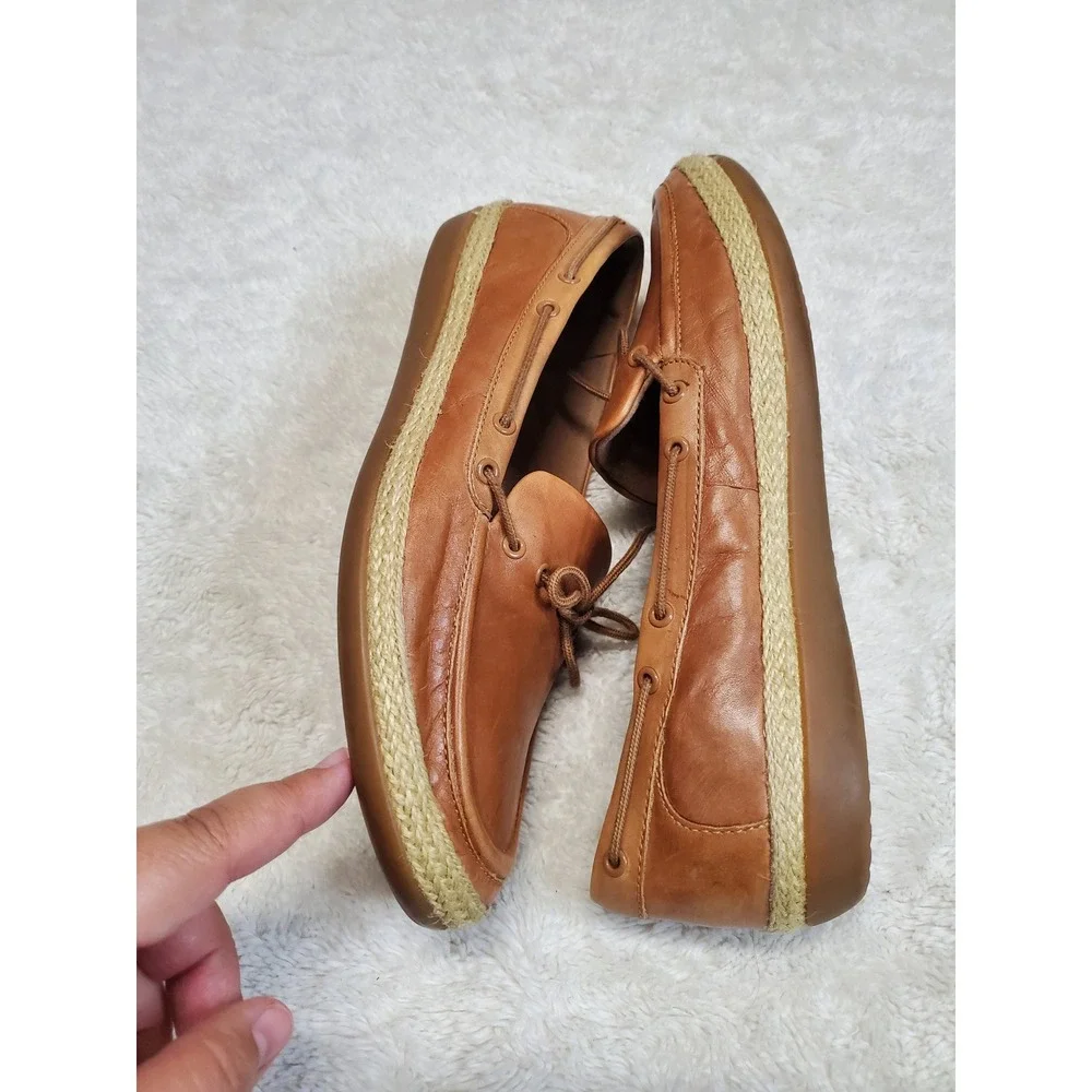 Clarks Tan Leather Casual Fisherman Boat Loafer Shoe 9 Classic Basic Comfort